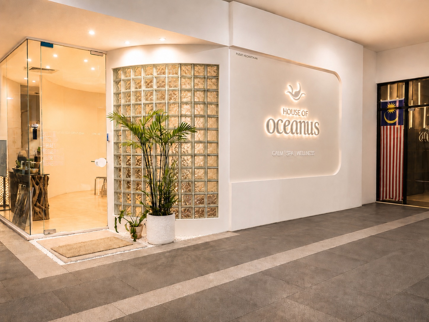 House of Oceanus @ Trion storefront